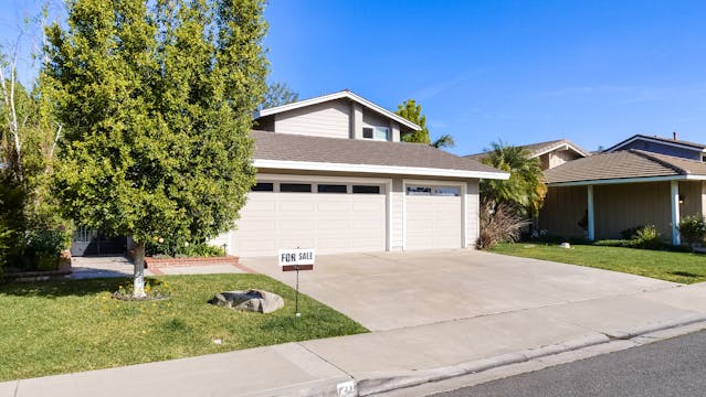 for%20sale%20sign%20in%20front%20of%20two%20garage%20house
